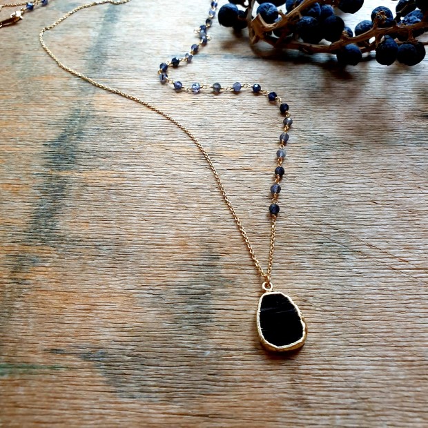 Hanka IN ilgas kaklo papuošalas su jolitu ir hyperstone